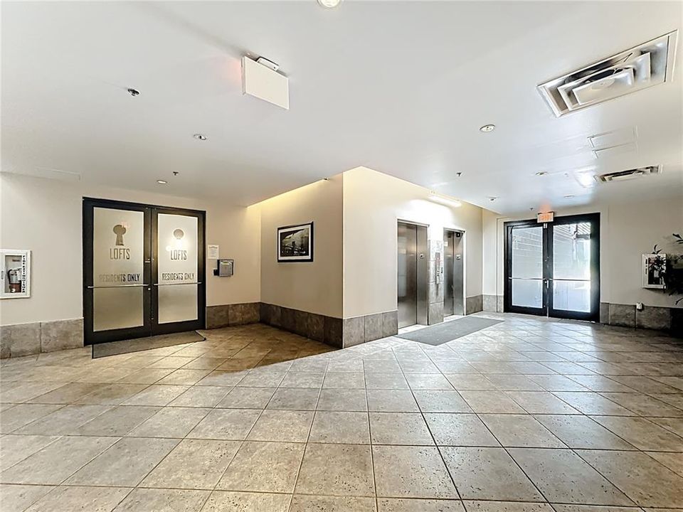 For Sale: $365,000 (2 beds, 2 baths, 1338 Square Feet)