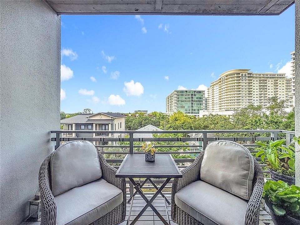 For Sale: $365,000 (2 beds, 2 baths, 1338 Square Feet)