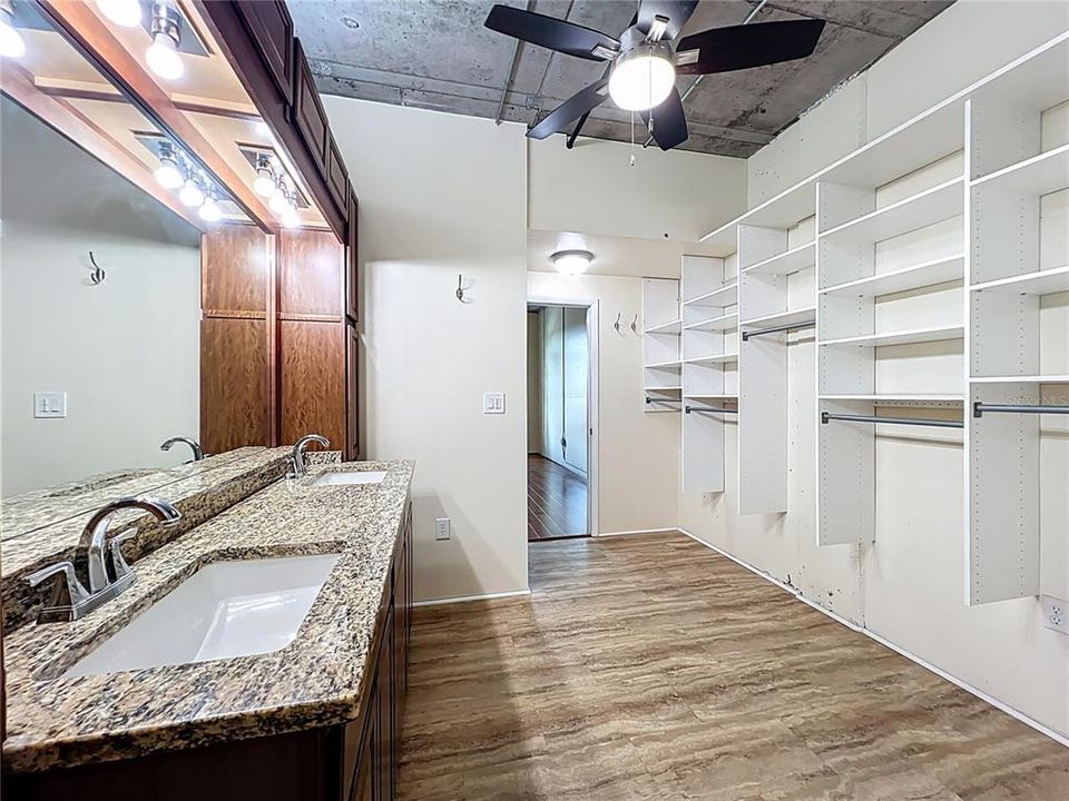 For Sale: $365,000 (2 beds, 2 baths, 1338 Square Feet)