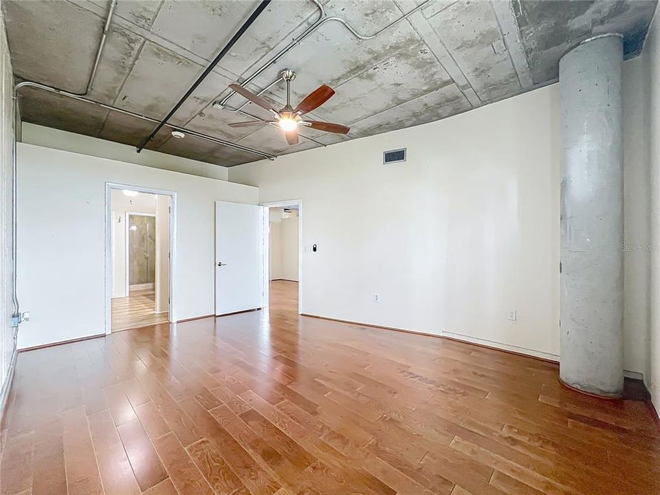 For Sale: $365,000 (2 beds, 2 baths, 1338 Square Feet)