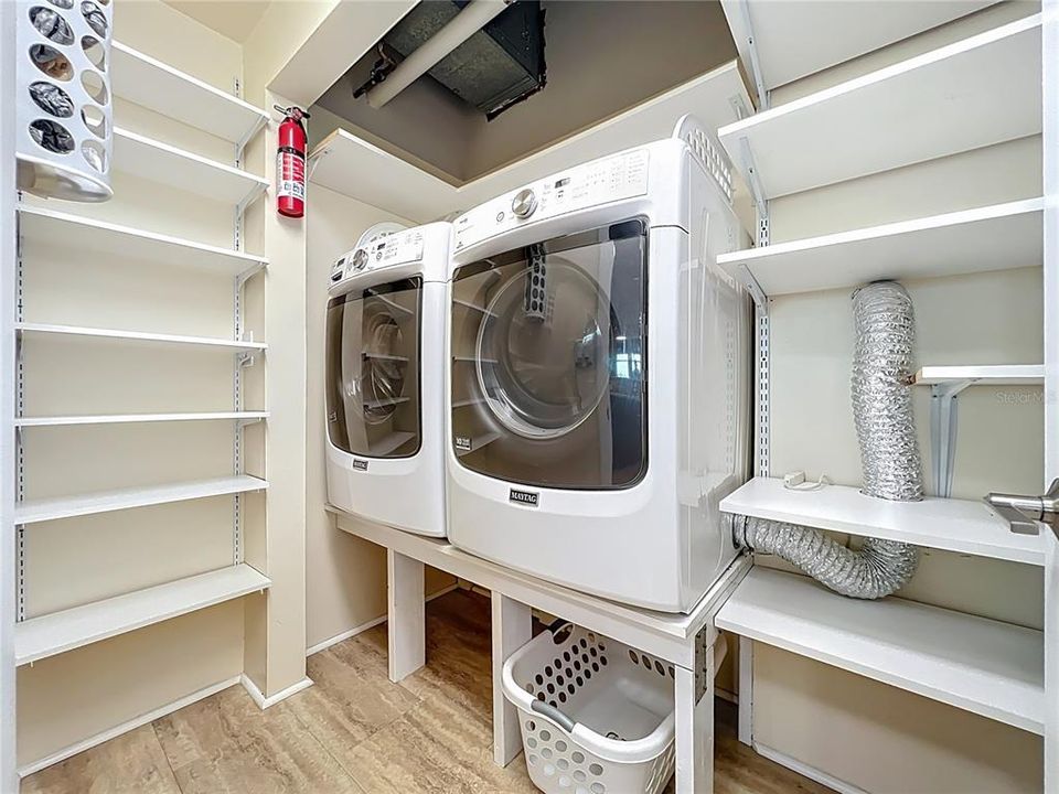 For Sale: $365,000 (2 beds, 2 baths, 1338 Square Feet)