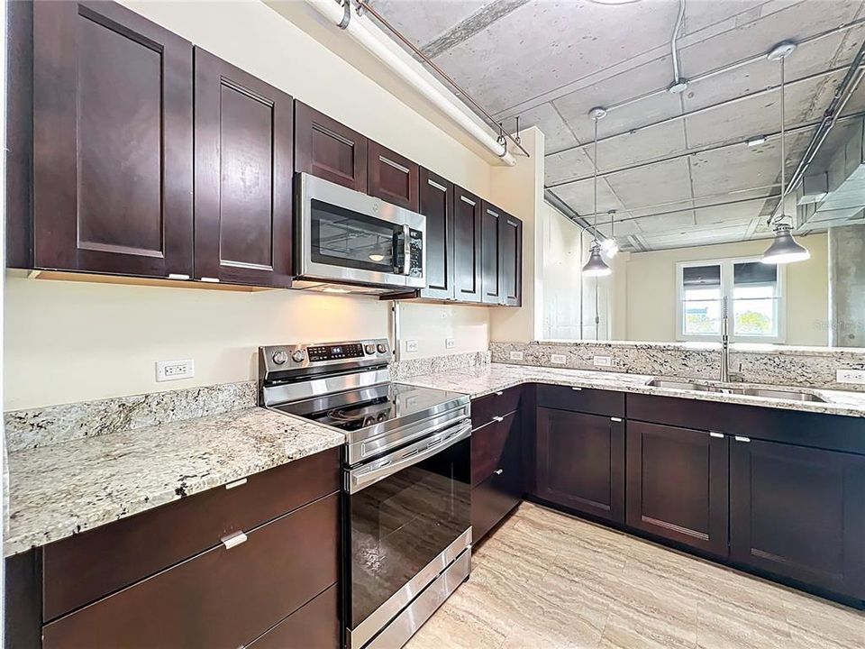 For Sale: $365,000 (2 beds, 2 baths, 1338 Square Feet)