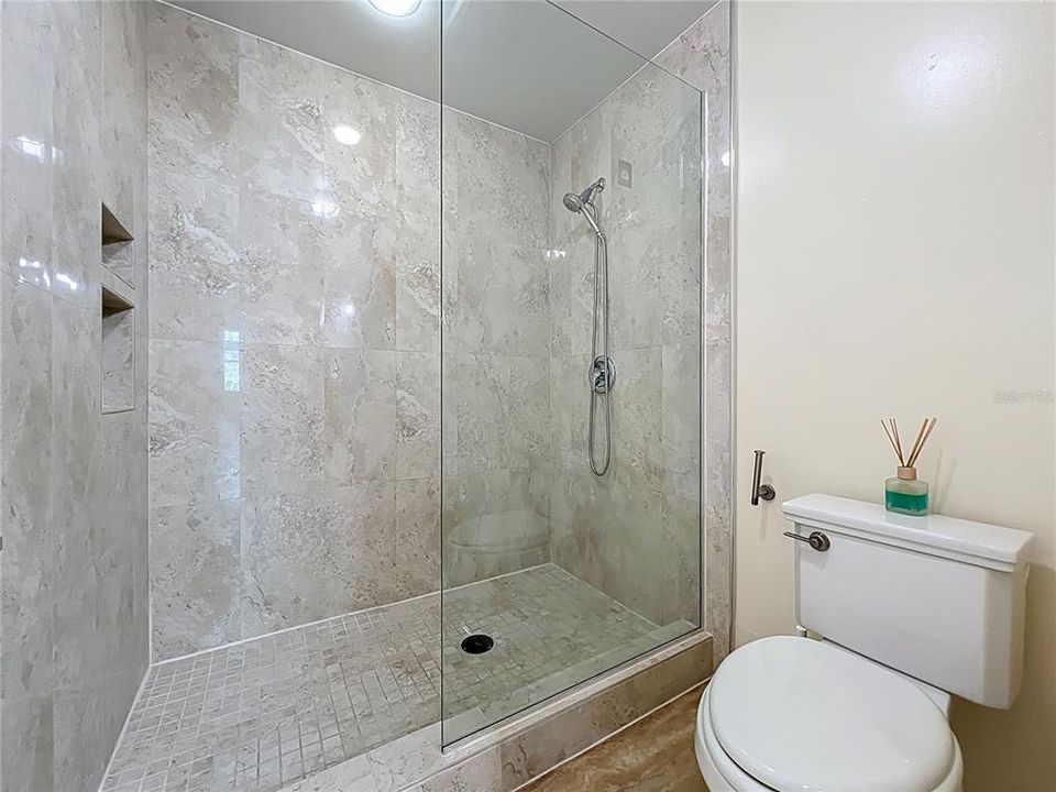 For Sale: $365,000 (2 beds, 2 baths, 1338 Square Feet)