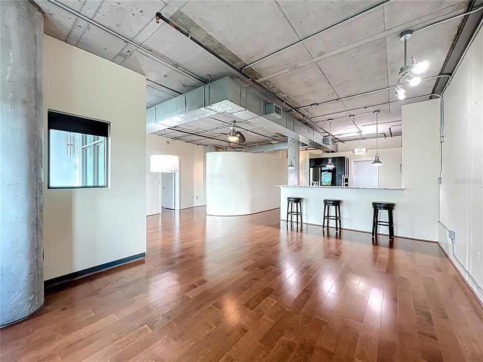 For Sale: $365,000 (2 beds, 2 baths, 1338 Square Feet)