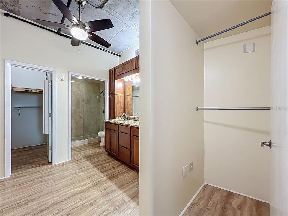 For Sale: $365,000 (2 beds, 2 baths, 1338 Square Feet)