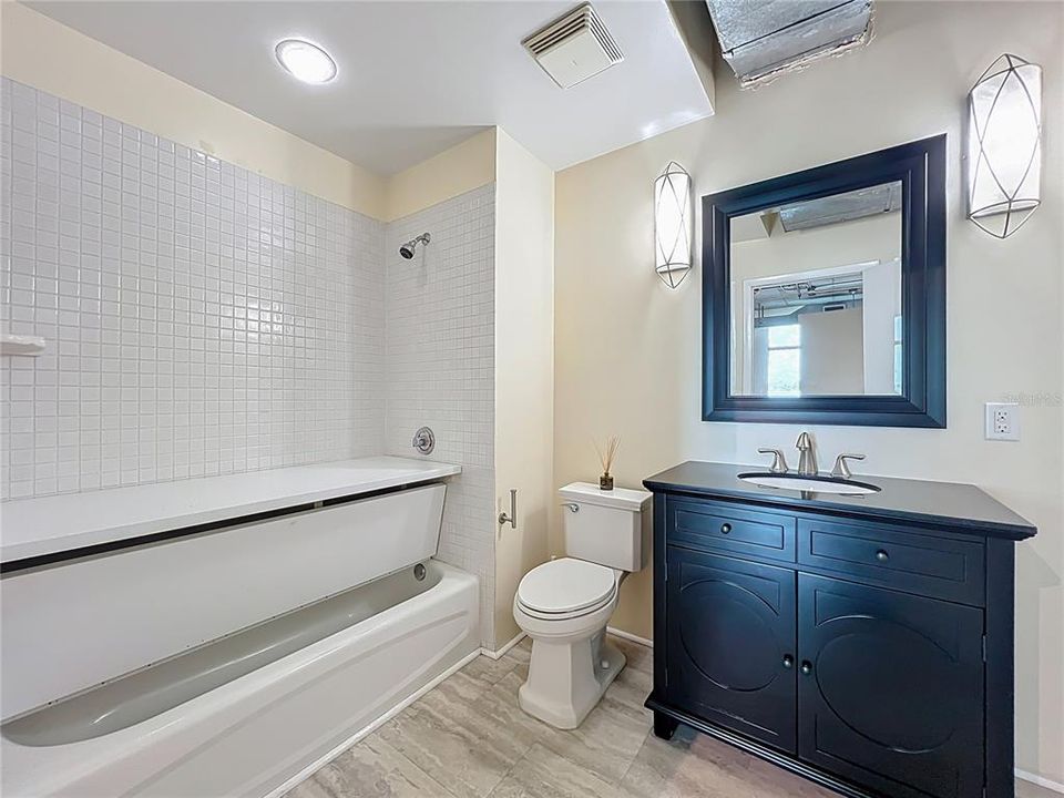 For Sale: $365,000 (2 beds, 2 baths, 1338 Square Feet)