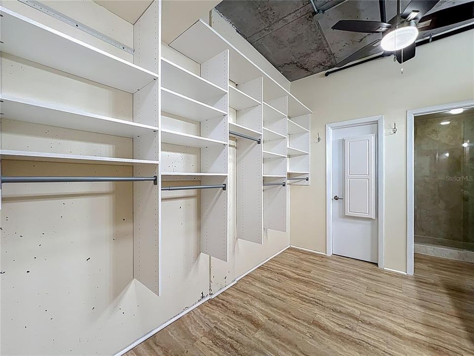 For Sale: $365,000 (2 beds, 2 baths, 1338 Square Feet)