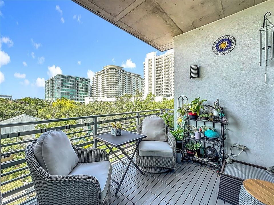 For Sale: $365,000 (2 beds, 2 baths, 1338 Square Feet)