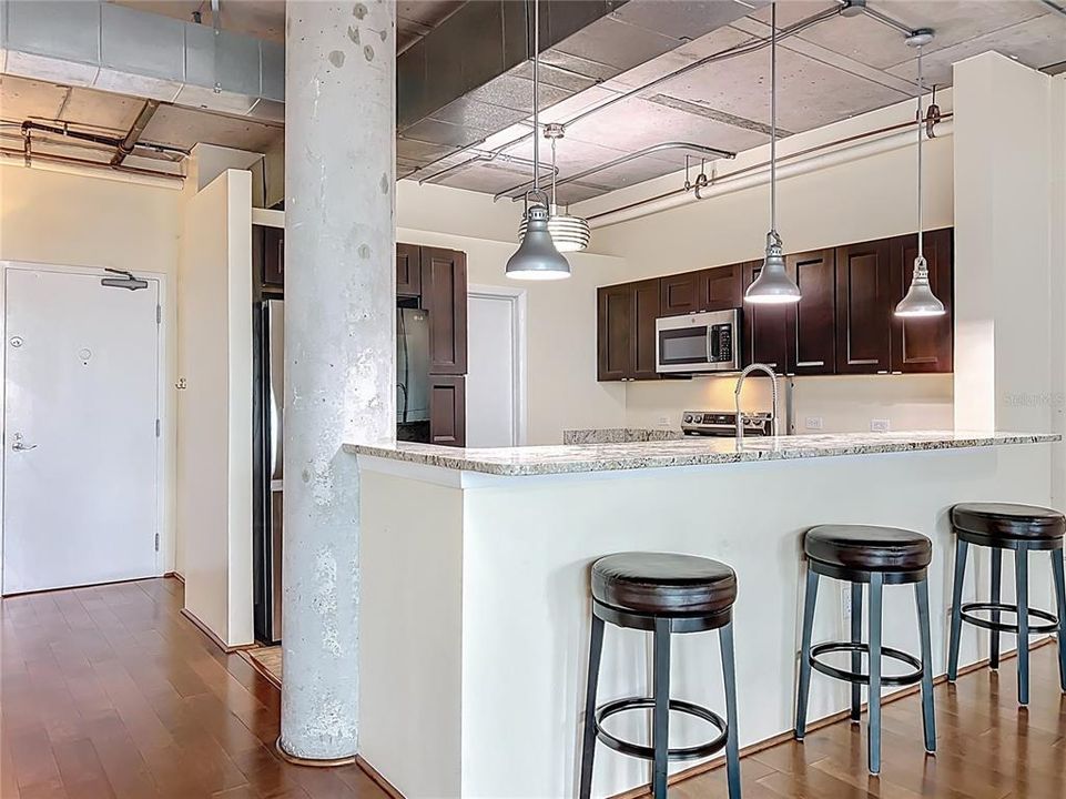 For Sale: $365,000 (2 beds, 2 baths, 1338 Square Feet)