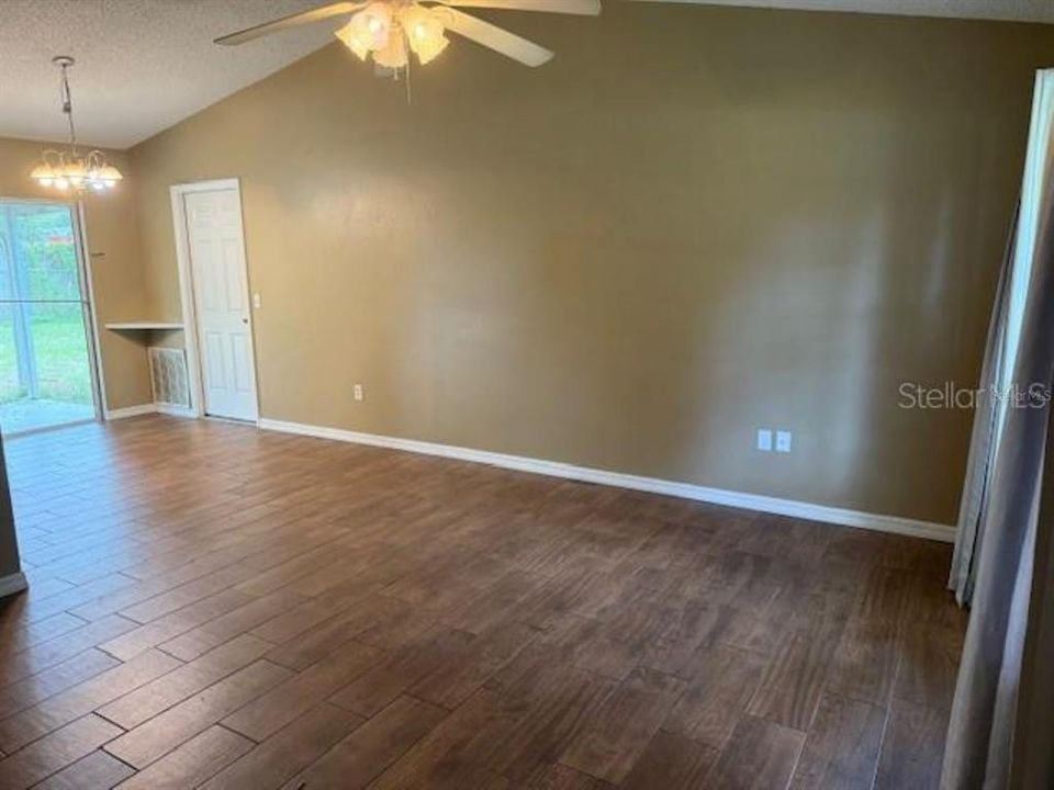 Active With Contract: $135,000 (3 beds, 2 baths, 1052 Square Feet)