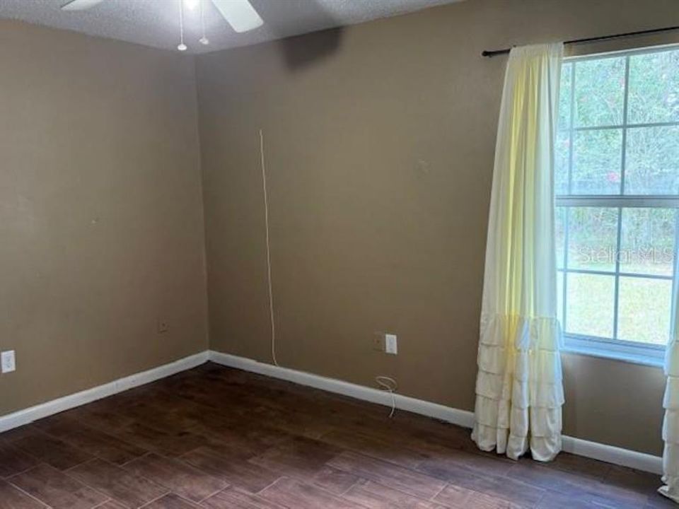 Active With Contract: $135,000 (3 beds, 2 baths, 1052 Square Feet)