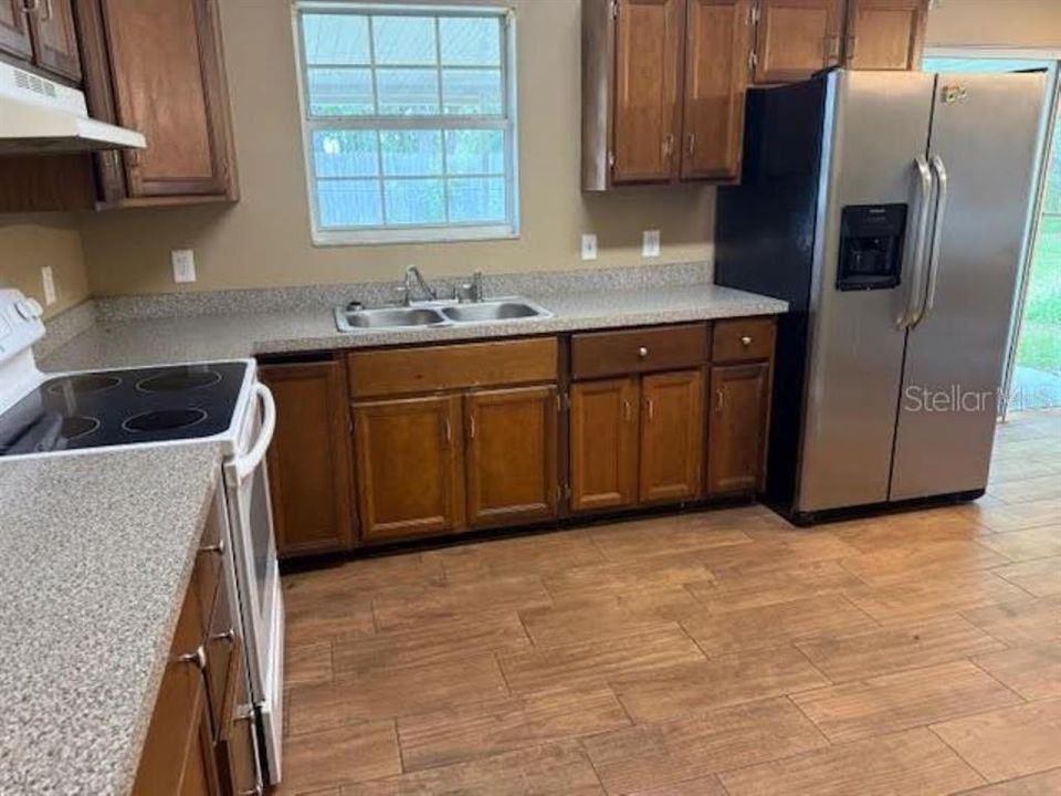 Active With Contract: $135,000 (3 beds, 2 baths, 1052 Square Feet)