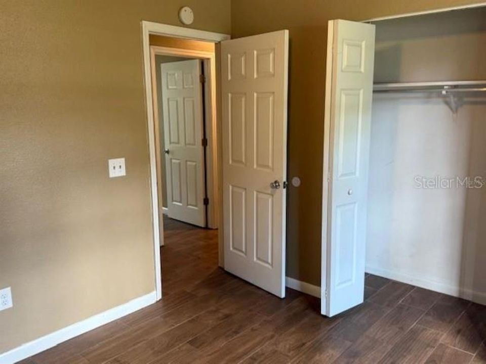 Active With Contract: $135,000 (3 beds, 2 baths, 1052 Square Feet)