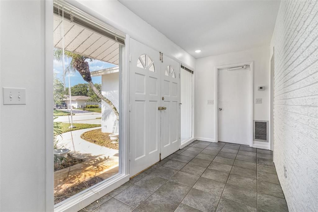 待售: $329,000 (4 贝兹, 2 浴室, 1776 平方英尺)