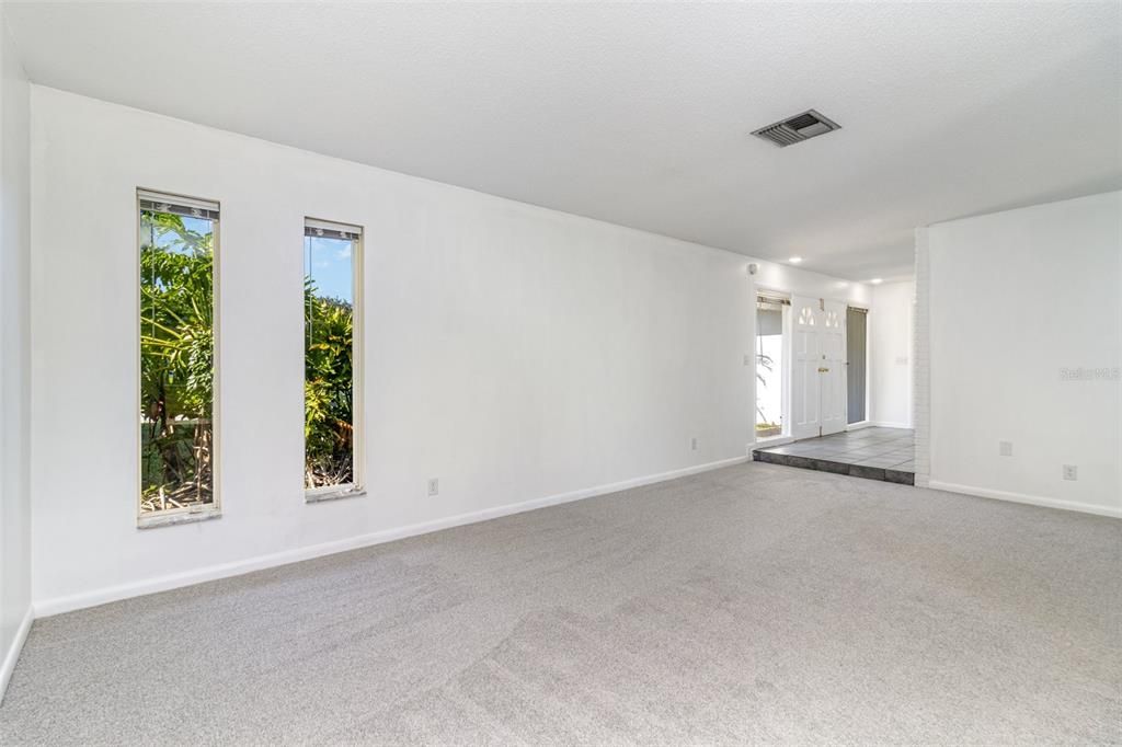 待售: $329,000 (4 贝兹, 2 浴室, 1776 平方英尺)