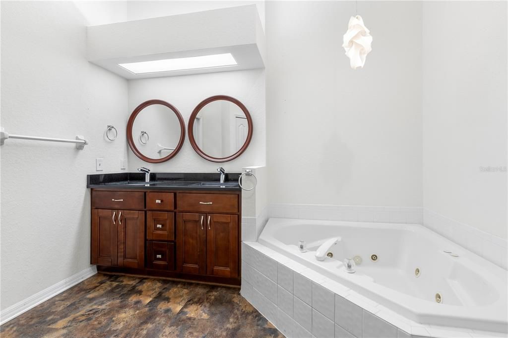 待售: $249,900 (3 贝兹, 2 浴室, 1722 平方英尺)