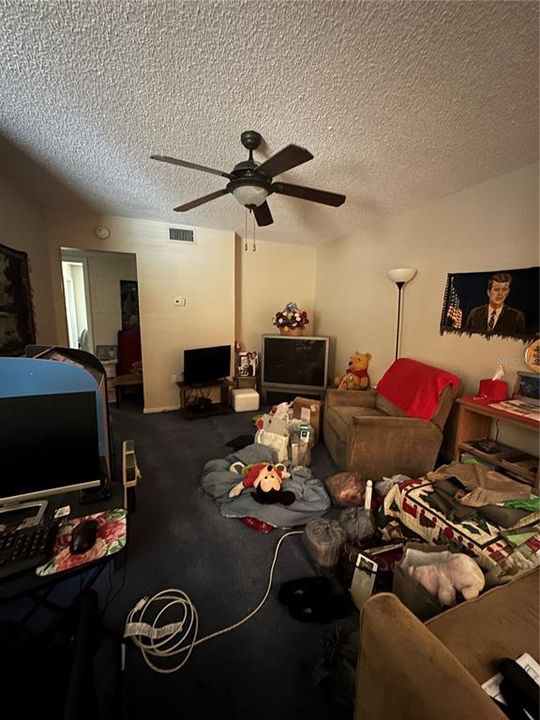 На продажу: $93,000 (1 спален, 1 ванн, 672 Квадратных фут)