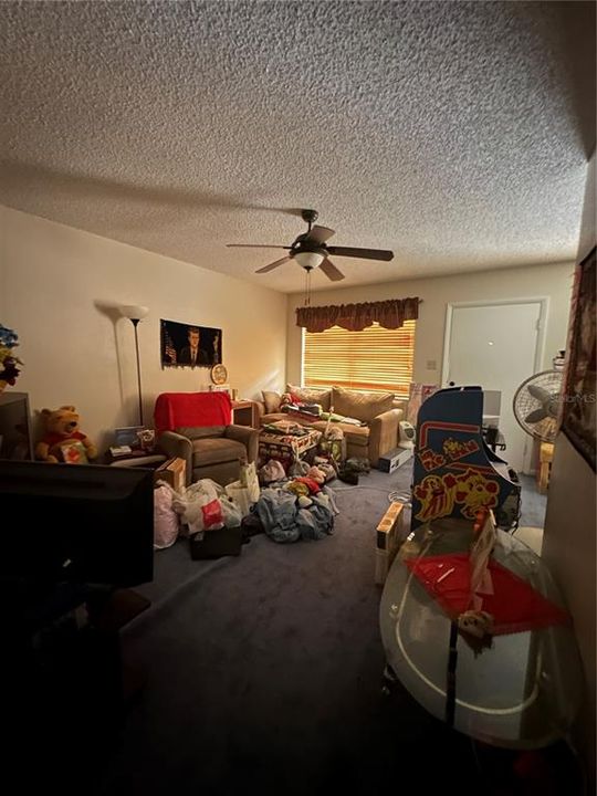 На продажу: $93,000 (1 спален, 1 ванн, 672 Квадратных фут)