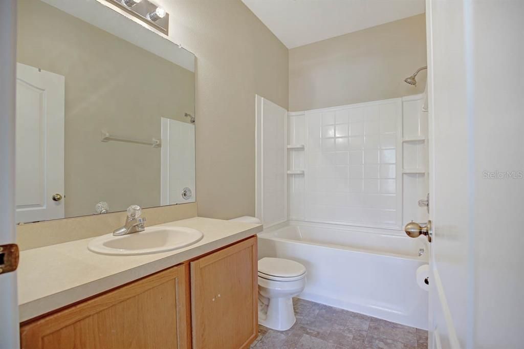 合同活跃: $245,000 (2 贝兹, 2 浴室, 1248 平方英尺)