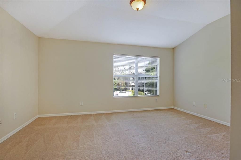 合同活跃: $245,000 (2 贝兹, 2 浴室, 1248 平方英尺)