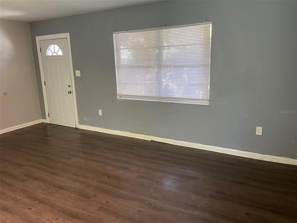 出租: $1,595 (3 贝兹, 1 浴室, 1386 平方英尺)