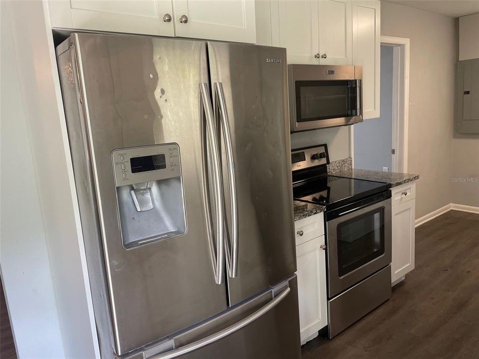 出租: $1,595 (3 贝兹, 1 浴室, 1386 平方英尺)