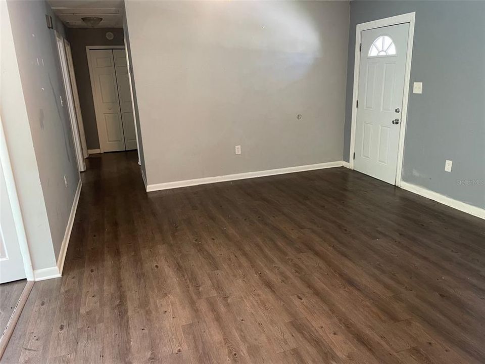 出租: $1,595 (3 贝兹, 1 浴室, 1386 平方英尺)