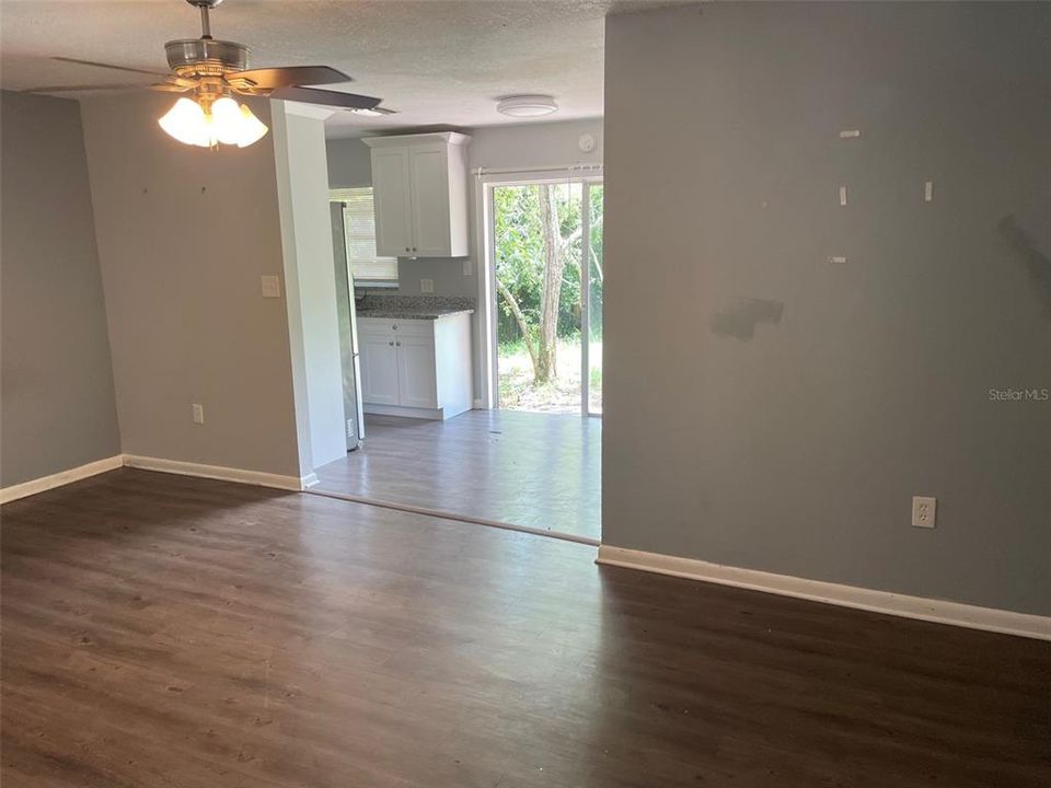 出租: $1,595 (3 贝兹, 1 浴室, 1386 平方英尺)