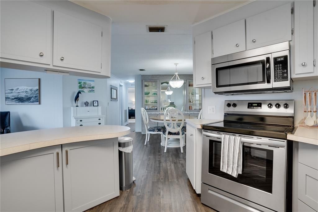 For Sale: $182,500 (2 beds, 2 baths, 1056 Square Feet)