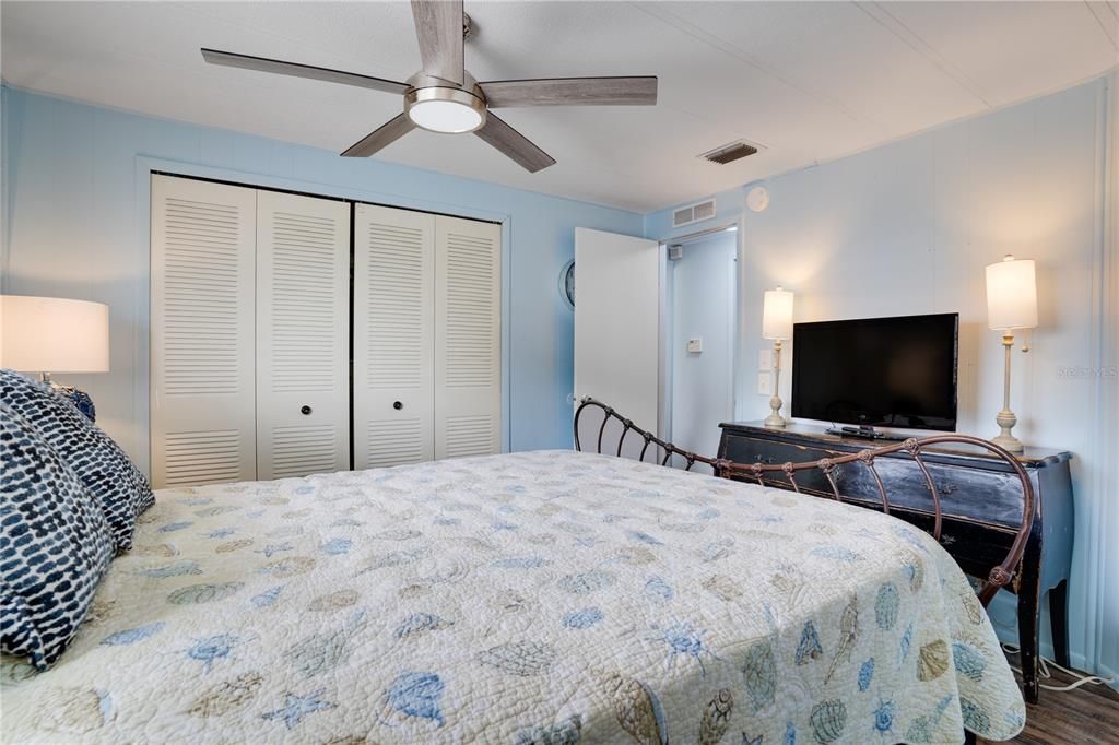 For Sale: $182,500 (2 beds, 2 baths, 1056 Square Feet)