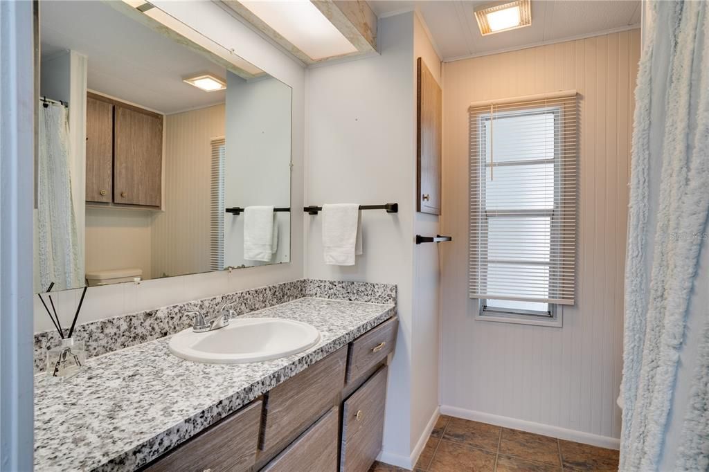 For Sale: $182,500 (2 beds, 2 baths, 1056 Square Feet)