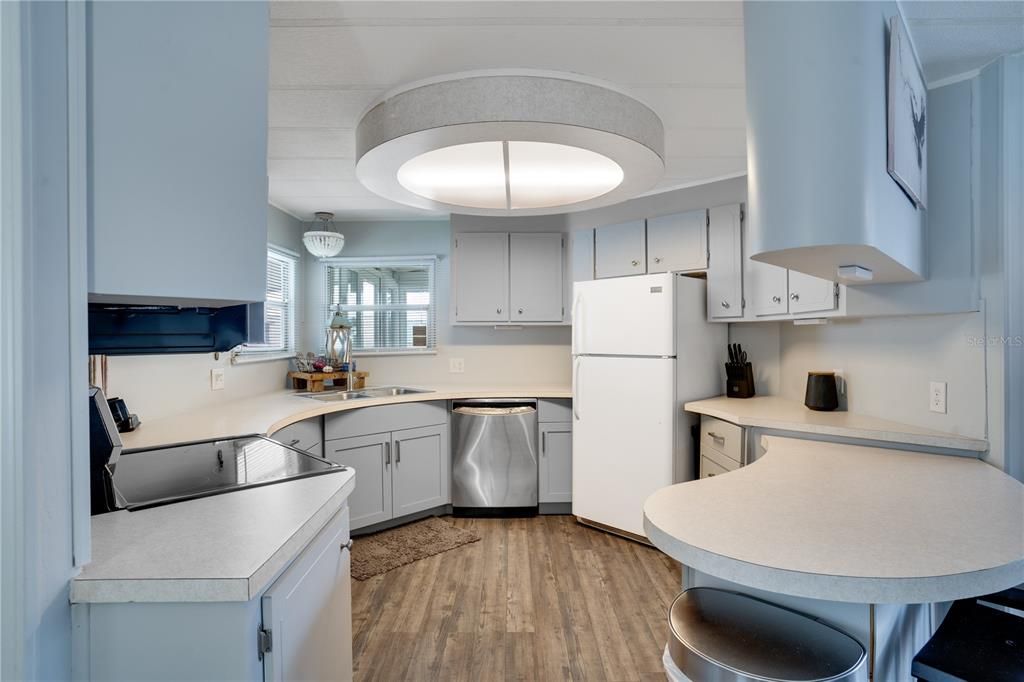 For Sale: $182,500 (2 beds, 2 baths, 1056 Square Feet)