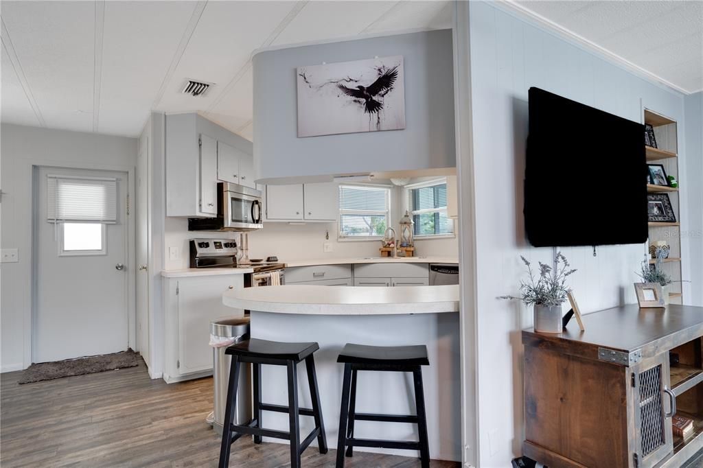 For Sale: $182,500 (2 beds, 2 baths, 1056 Square Feet)