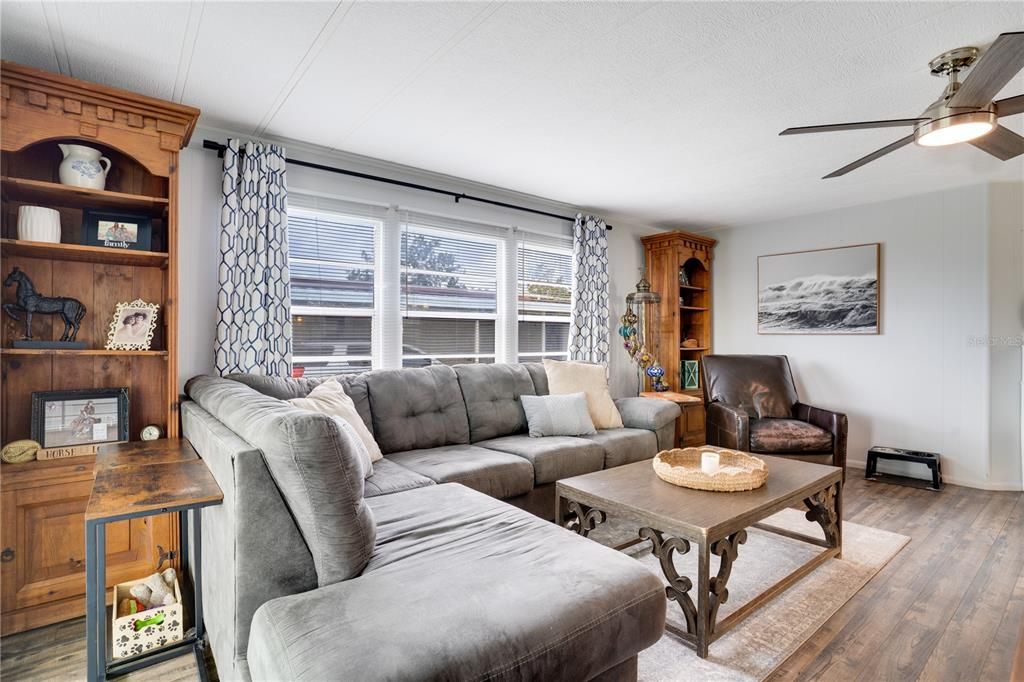 For Sale: $182,500 (2 beds, 2 baths, 1056 Square Feet)