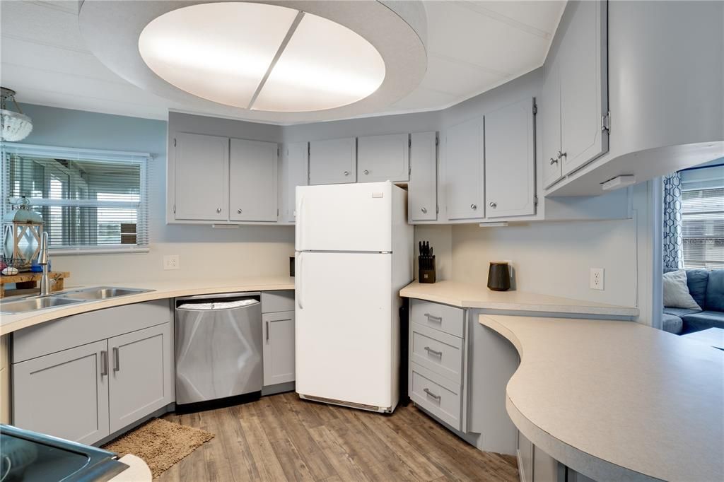 For Sale: $182,500 (2 beds, 2 baths, 1056 Square Feet)