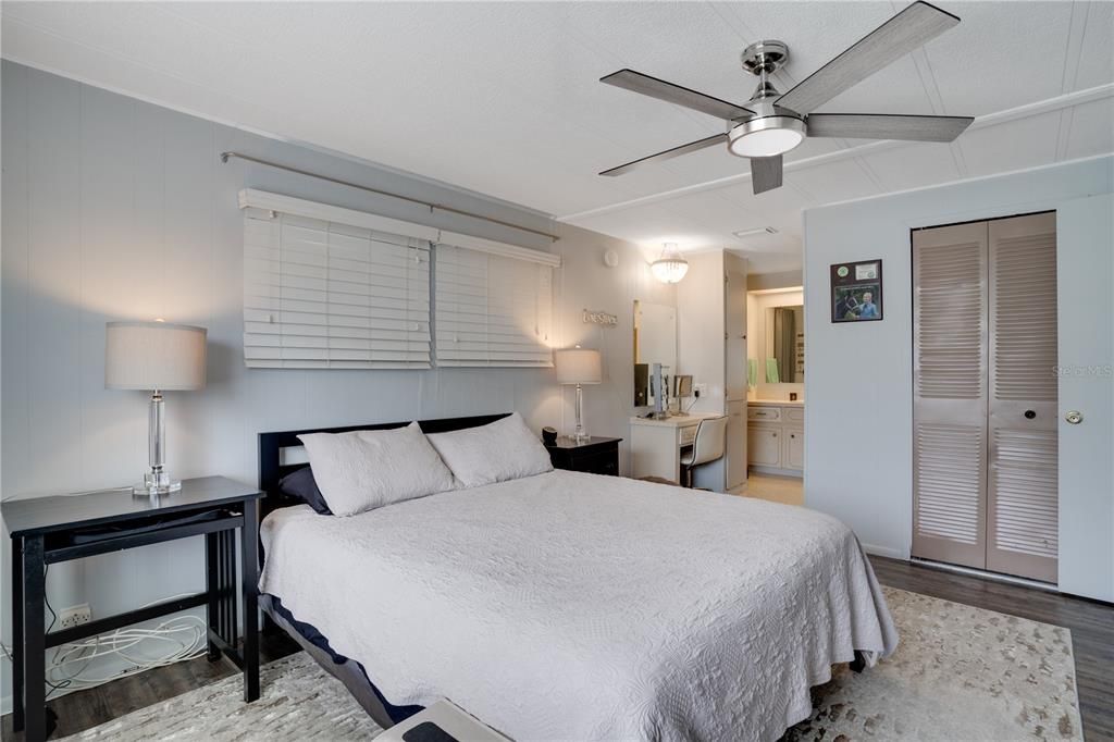 For Sale: $182,500 (2 beds, 2 baths, 1056 Square Feet)