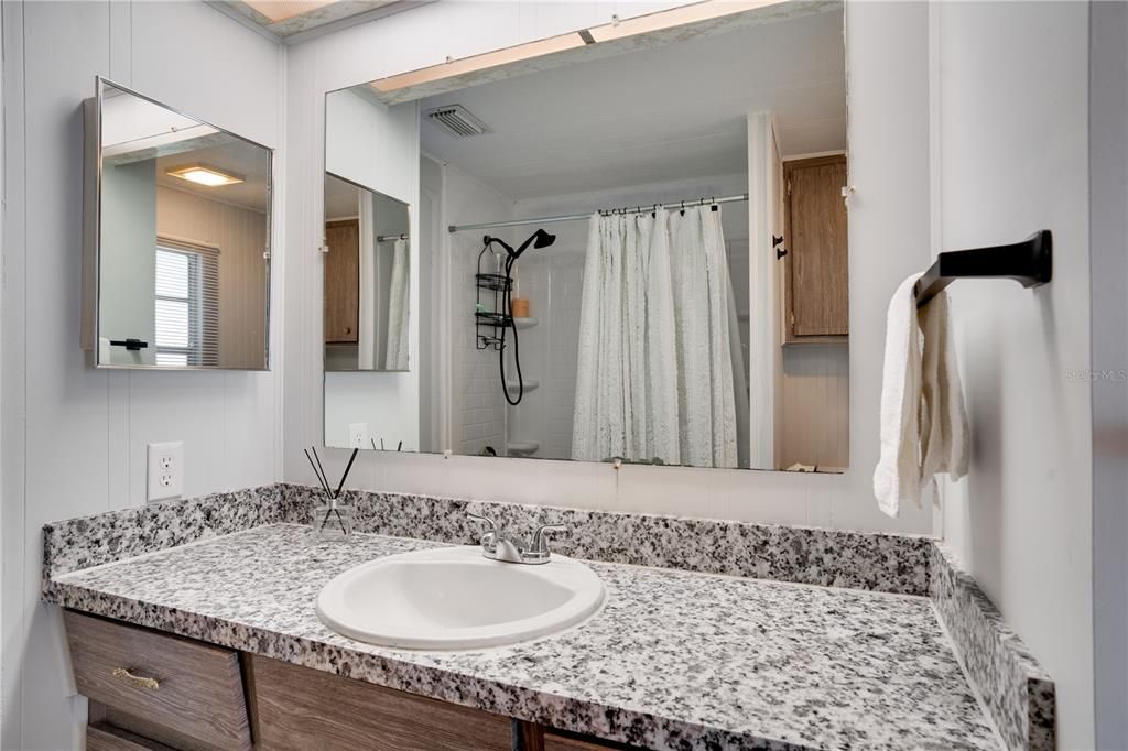 For Sale: $182,500 (2 beds, 2 baths, 1056 Square Feet)