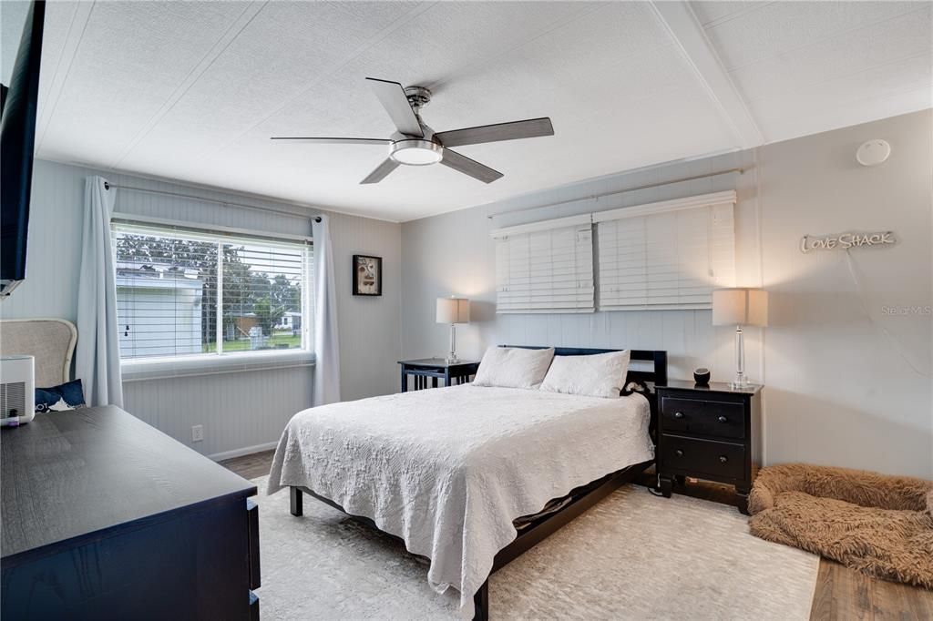 For Sale: $182,500 (2 beds, 2 baths, 1056 Square Feet)