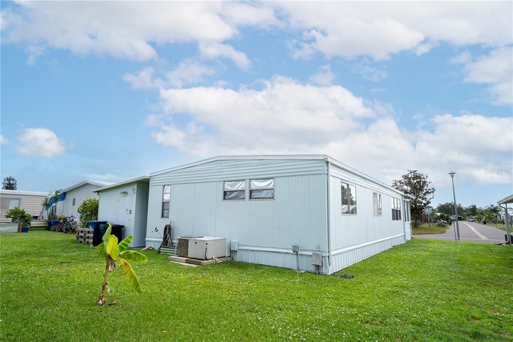 For Sale: $182,500 (2 beds, 2 baths, 1056 Square Feet)