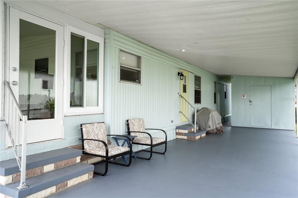 For Sale: $182,500 (2 beds, 2 baths, 1056 Square Feet)