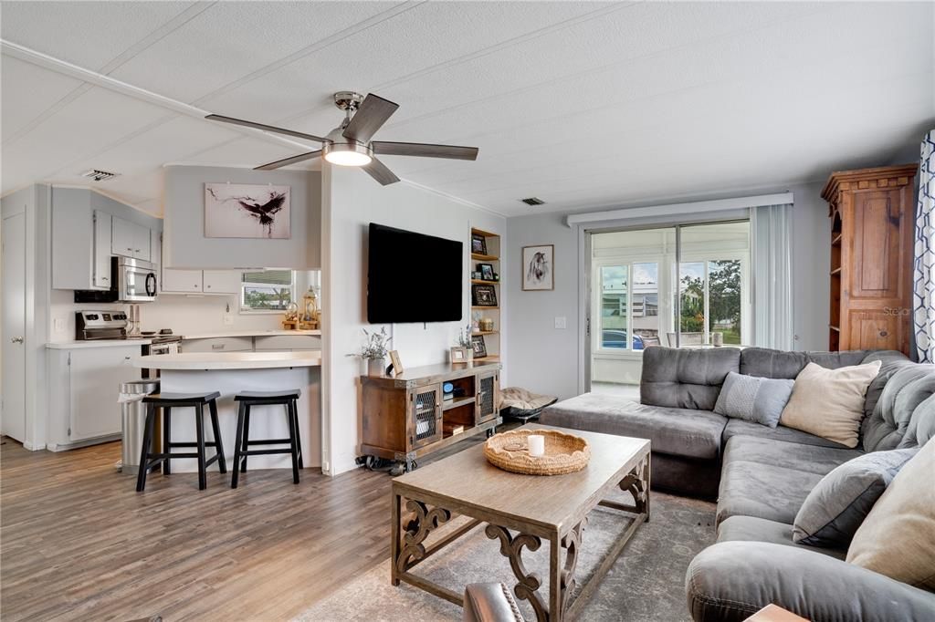 For Sale: $182,500 (2 beds, 2 baths, 1056 Square Feet)