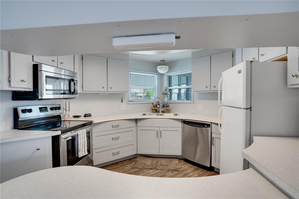 For Sale: $182,500 (2 beds, 2 baths, 1056 Square Feet)