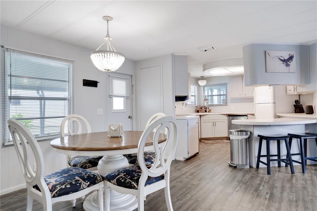 For Sale: $182,500 (2 beds, 2 baths, 1056 Square Feet)