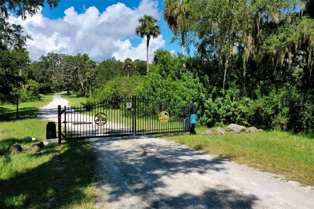 На продажу: $440,000 (7.22 acres)