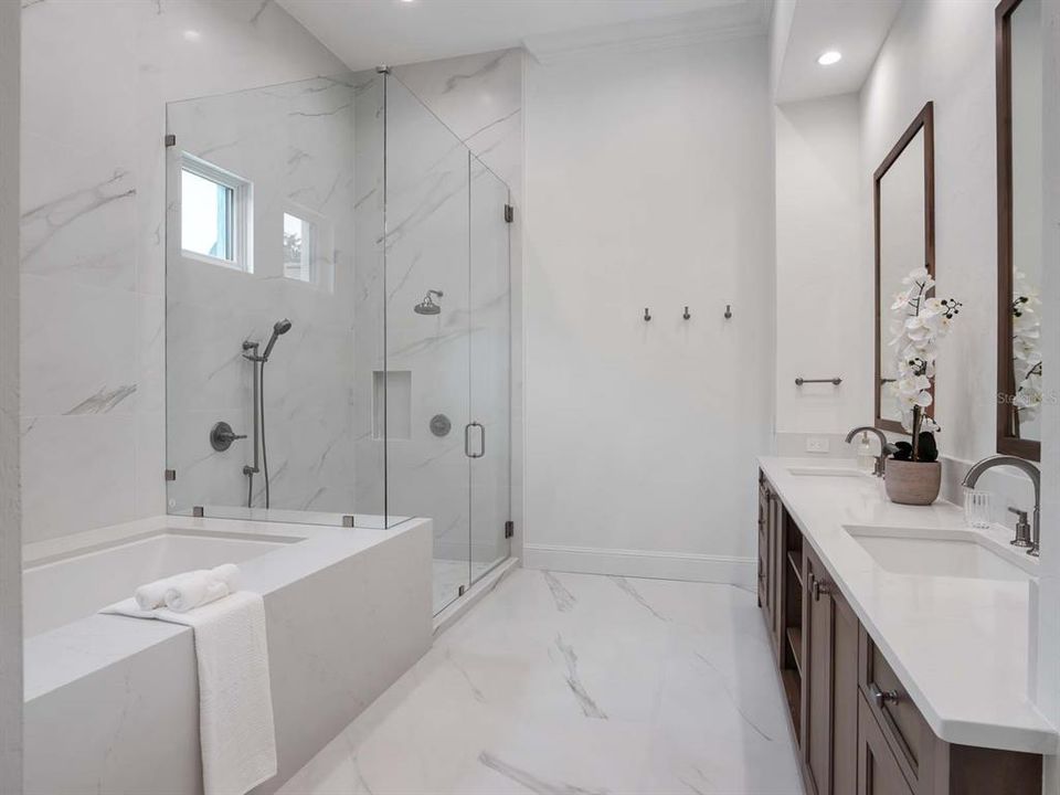 For Sale: $5,285,000 (5 beds, 5 baths, 6206 Square Feet)