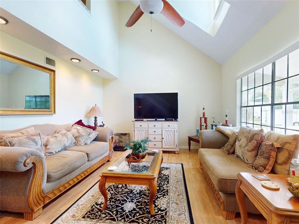 Active With Contract: $589,000 (5 beds, 3 baths, 2316 Square Feet)