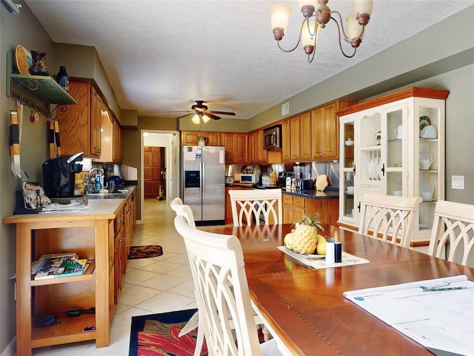 Active With Contract: $589,000 (5 beds, 3 baths, 2316 Square Feet)