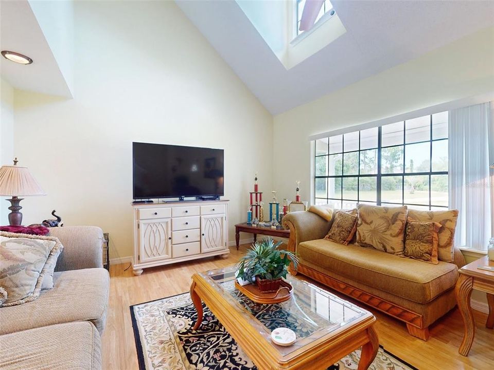 Active With Contract: $589,000 (5 beds, 3 baths, 2316 Square Feet)