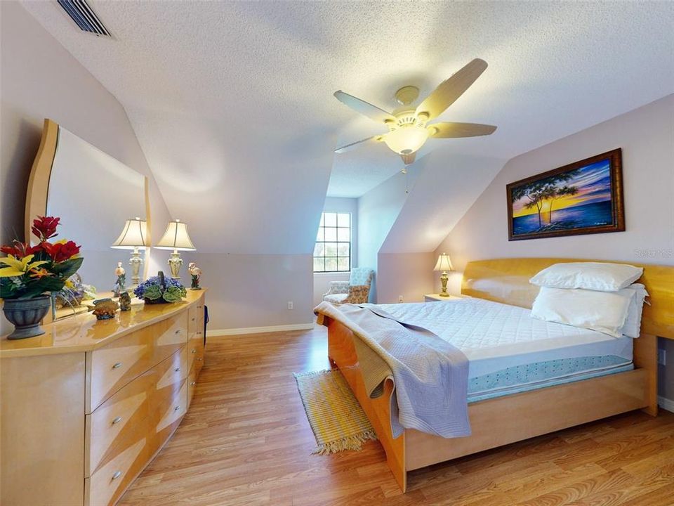 Active With Contract: $589,000 (5 beds, 3 baths, 2316 Square Feet)