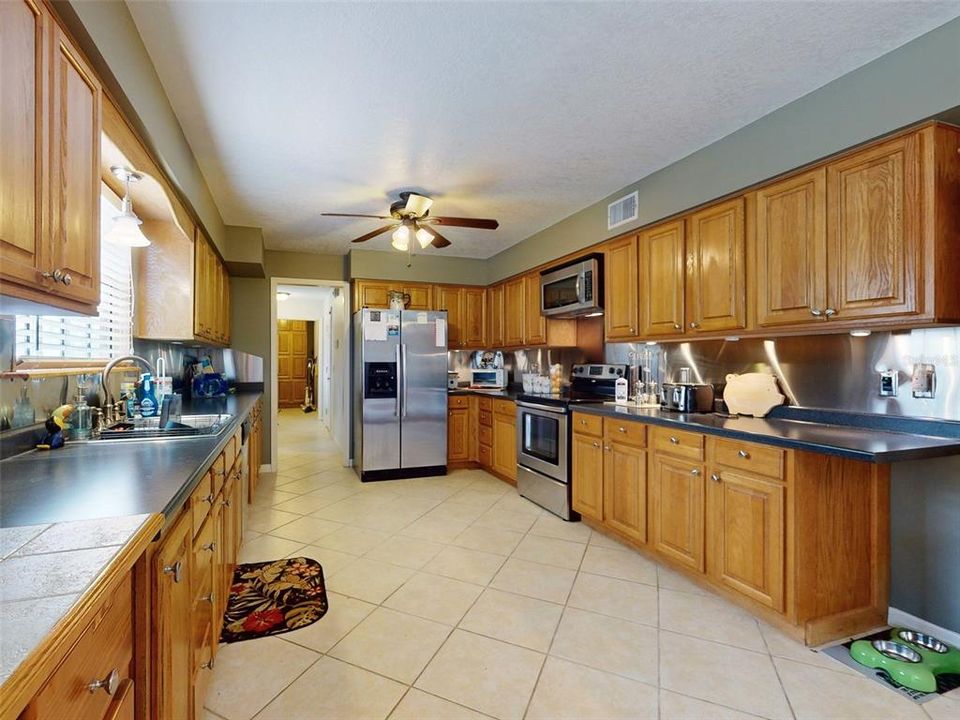 Active With Contract: $589,000 (5 beds, 3 baths, 2316 Square Feet)